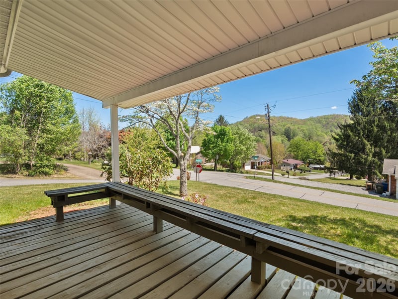 17 Farley St, Waynesville, NC 28786