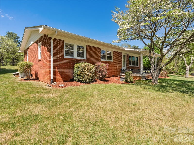 17 Farley St, Waynesville, NC 28786
