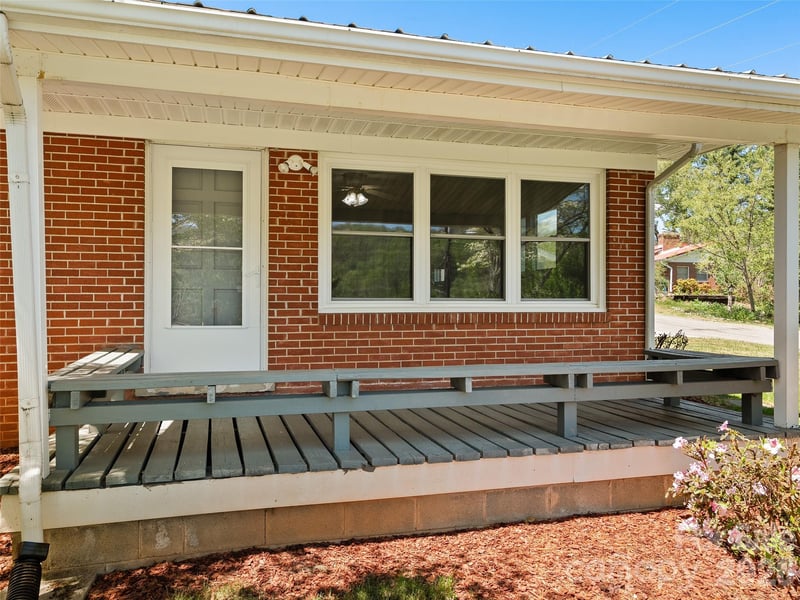 17 Farley St, Waynesville, NC 28786
