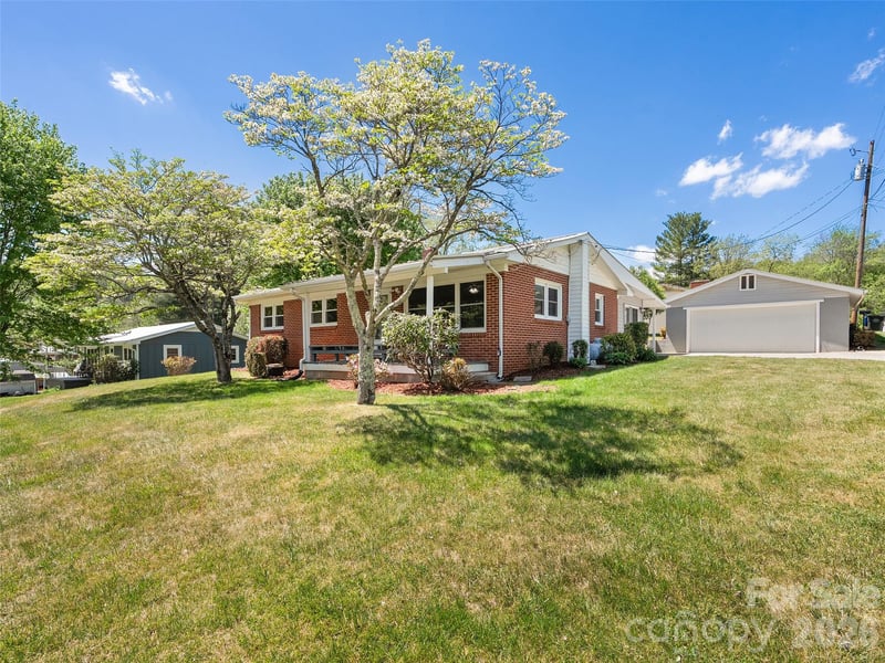17 Farley St, Waynesville, NC 28786