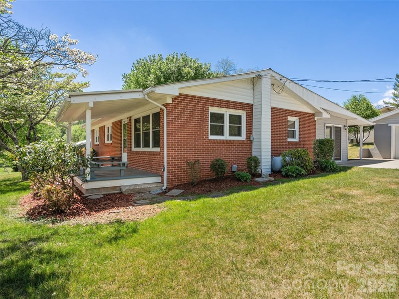 17 Farley St, Waynesville, NC 28786