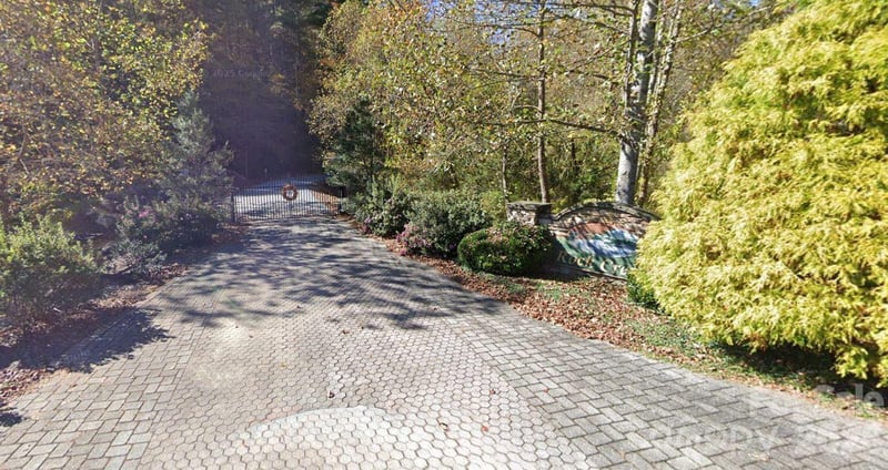 100 Black Bear Ridge Trl, Zirconia, NC 28790