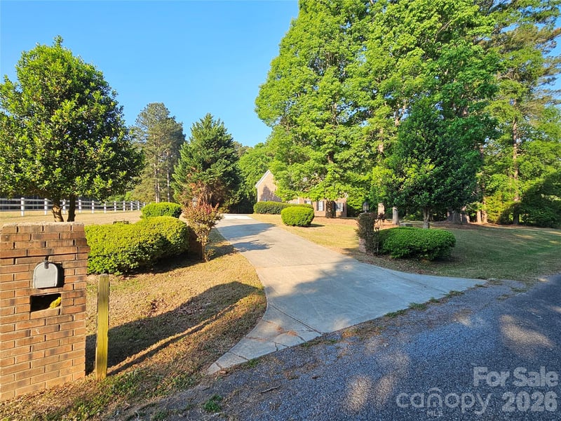 2843 Lakeshore Dr, Chester, SC 29706