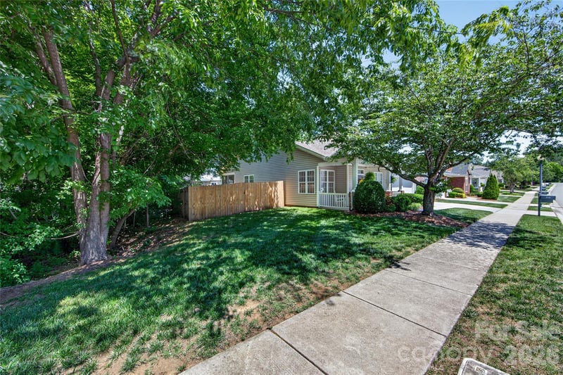510 Ridgely Green Dr, Pineville, NC 28134