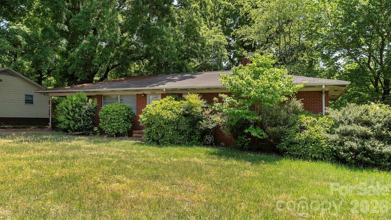 3008 Oakwood Dr, Charlotte, NC 28269