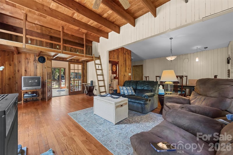 1717 Howard Moore Rd, Hot Springs, NC 28743