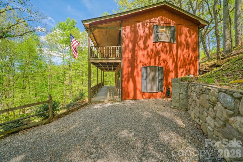 149 Greentree Ln, Canton, NC 28716