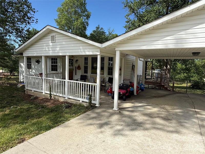 3678 Vantage Heights Cir, Lenoir, NC 28645