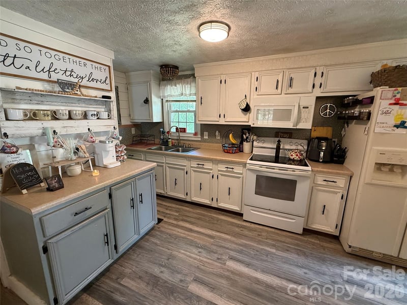 3678 Vantage Heights Cir, Lenoir, NC 28645