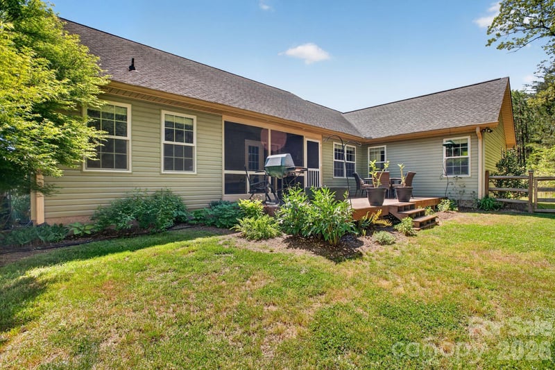 75 Sunset Ridge Dr, Etowah, NC 28729