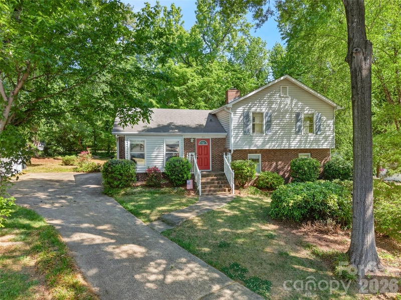 1511 Ormsby Ct, Charlotte, NC 28211