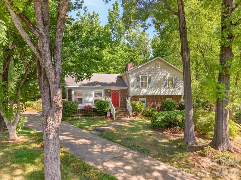 1511 Ormsby Ct, Charlotte, NC 28211