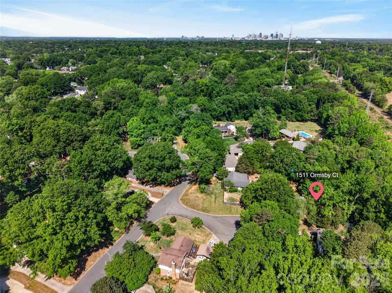 1511 Ormsby Ct, Charlotte, NC 28211