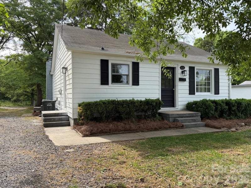 1431 3rd Street Pl, Hickory, NC 28601