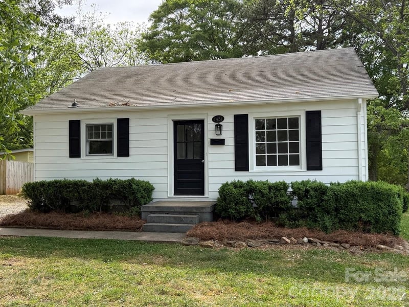 1431 3rd Street Pl, Hickory, NC 28601