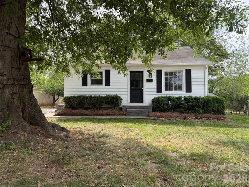 1431 3rd Street Pl, Hickory, NC 28601