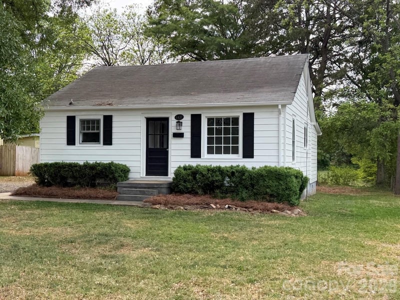 1431 3rd Street Pl, Hickory, NC 28601