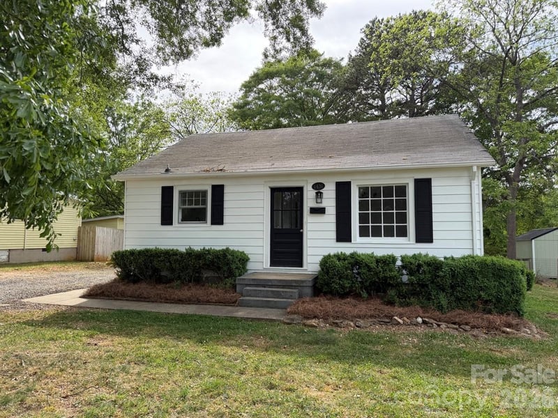1431 3rd Street Pl, Hickory, NC 28601