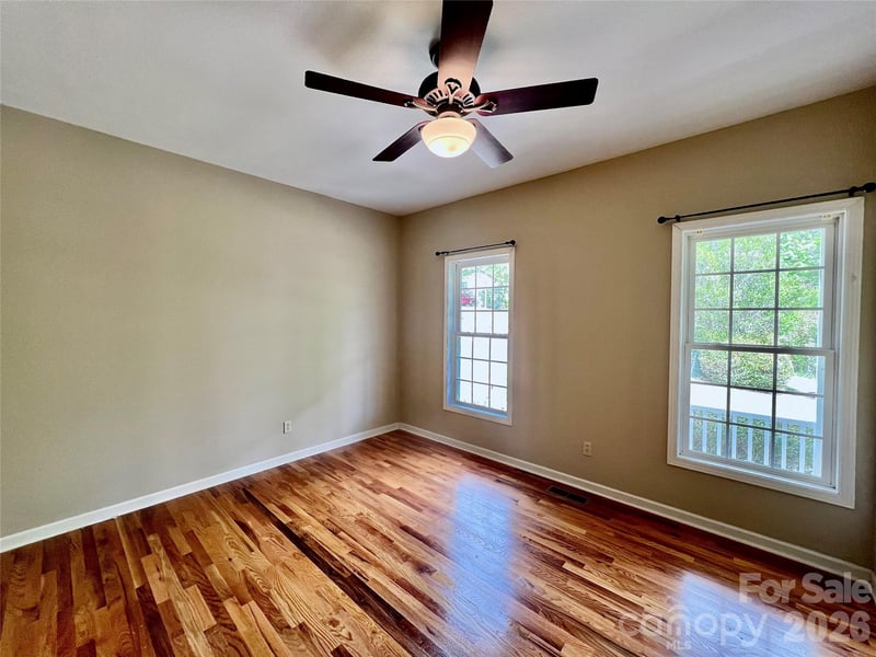 7 Curtis Dr, Hendersonville, NC 28739
