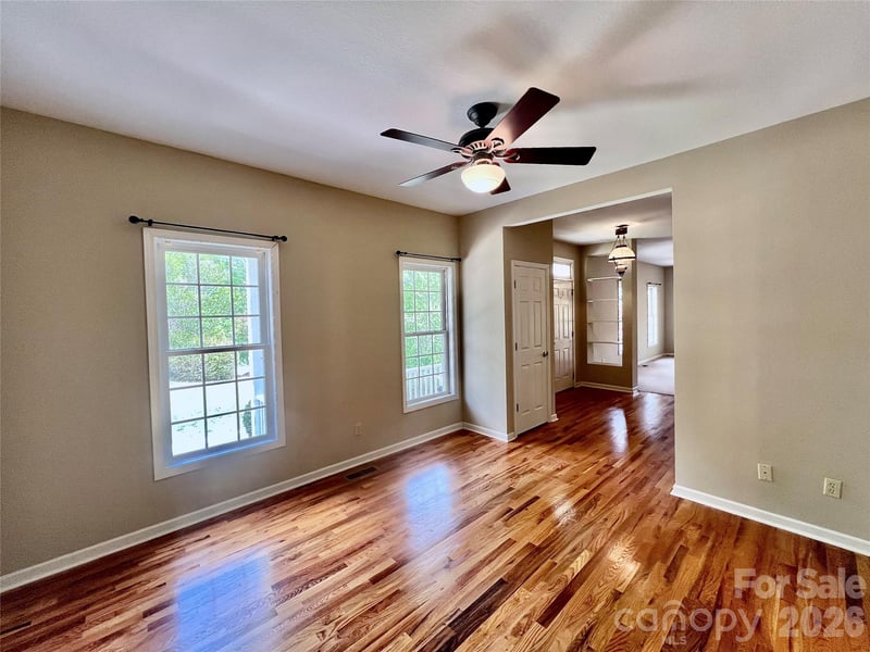 7 Curtis Dr, Hendersonville, NC 28739
