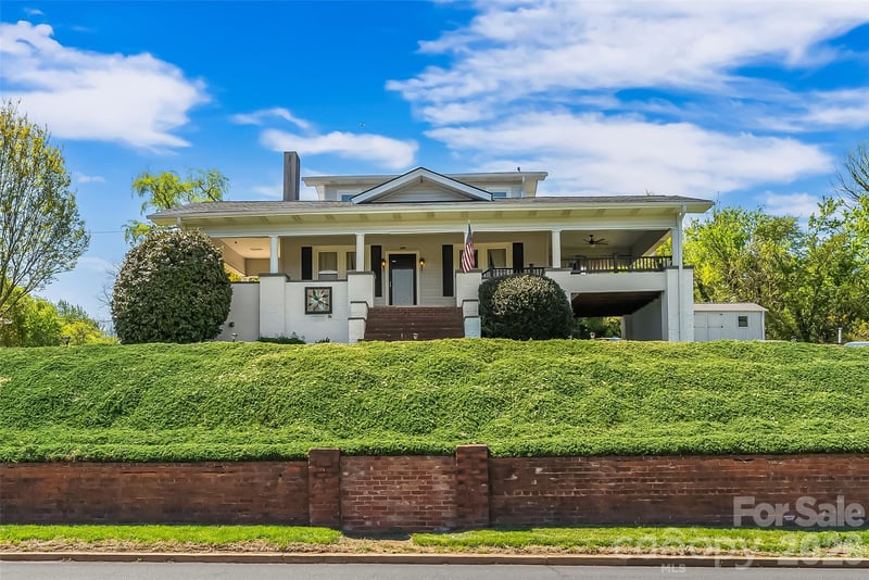 110 Burkemont Ave, Morganton, NC 28655