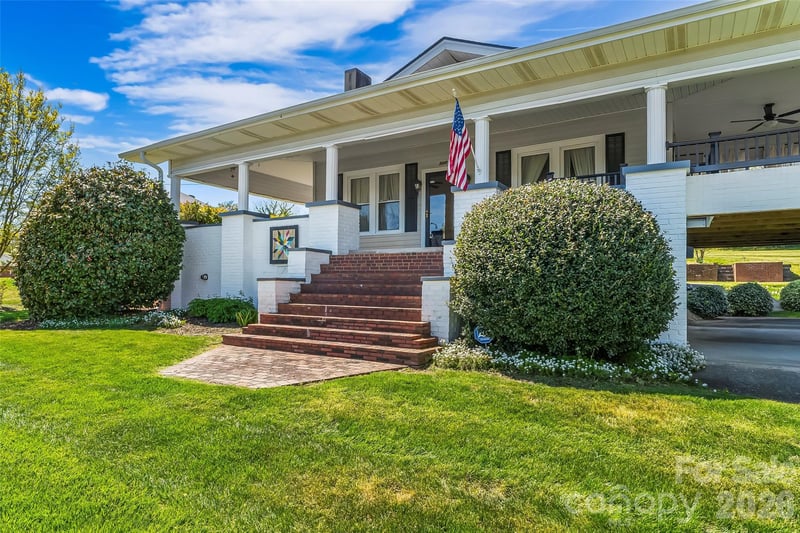 110 Burkemont Ave, Morganton, NC 28655