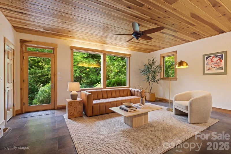 26 Robinson Creek Rd, Asheville, NC 28803