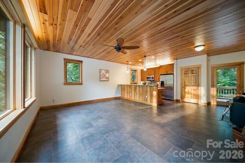 26 Robinson Creek Rd, Asheville, NC 28803