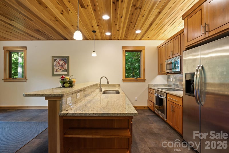 26 Robinson Creek Rd, Asheville, NC 28803