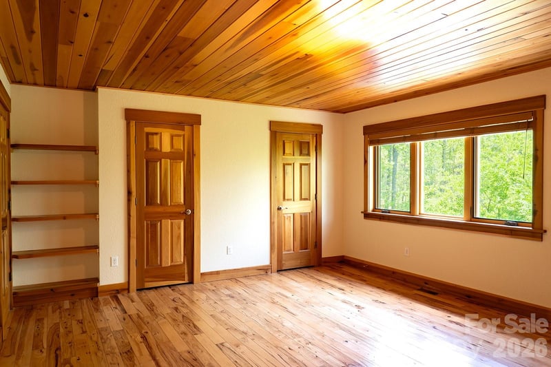 26 Robinson Creek Rd, Asheville, NC 28803