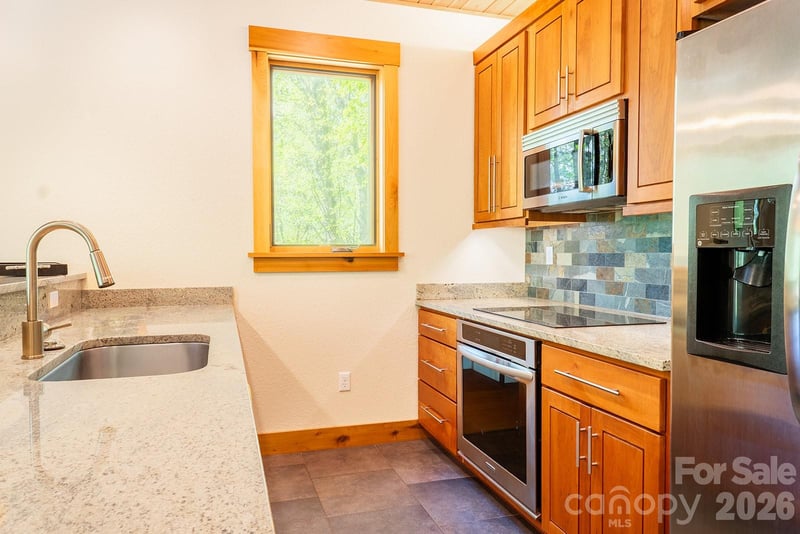 26 Robinson Creek Rd, Asheville, NC 28803