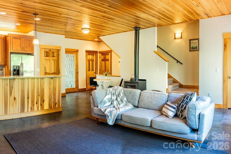 26 Robinson Creek Rd, Asheville, NC 28803