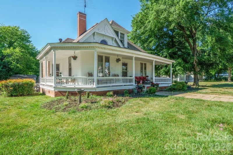 427 Davie Ave, Statesville, NC 28677