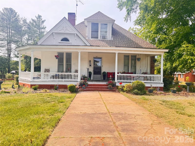 427 Davie Ave, Statesville, NC 28677