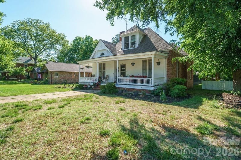 427 Davie Ave, Statesville, NC 28677