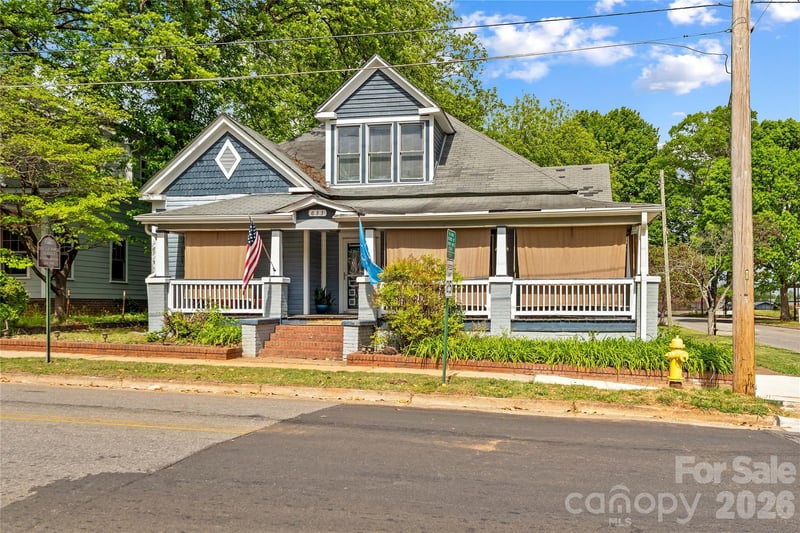 633 Race St, Statesville, NC 28677