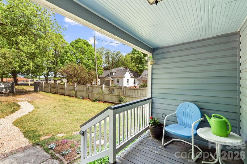 633 Race St, Statesville, NC 28677