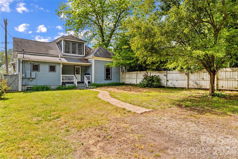 633 Race St, Statesville, NC 28677