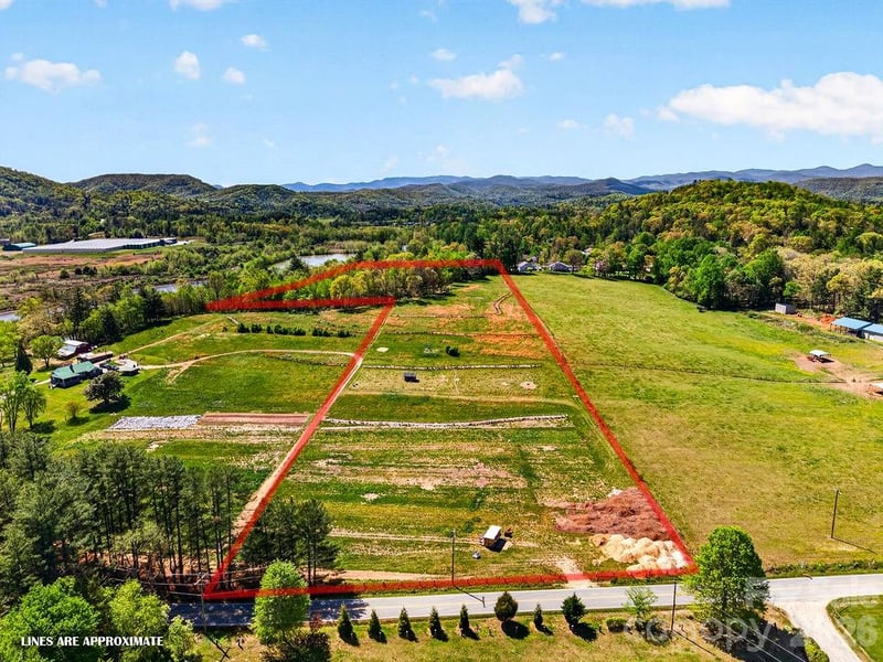 000 Etowah School Rd, Hendersonville, NC 28739