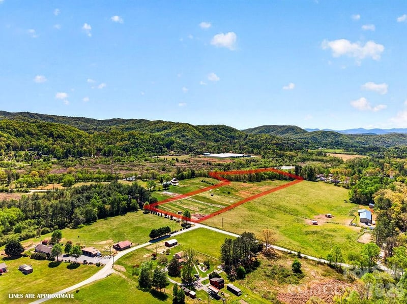 000 Etowah School Rd, Hendersonville, NC 28739