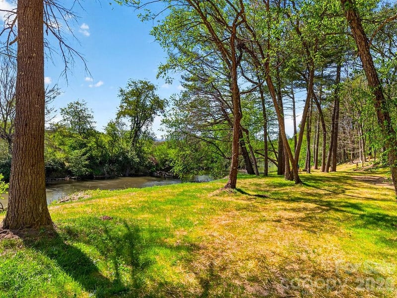 000 Etowah School Rd, Hendersonville, NC 28739