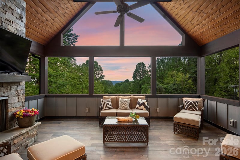 231 Tower Cir, Hendersonville, NC 28739