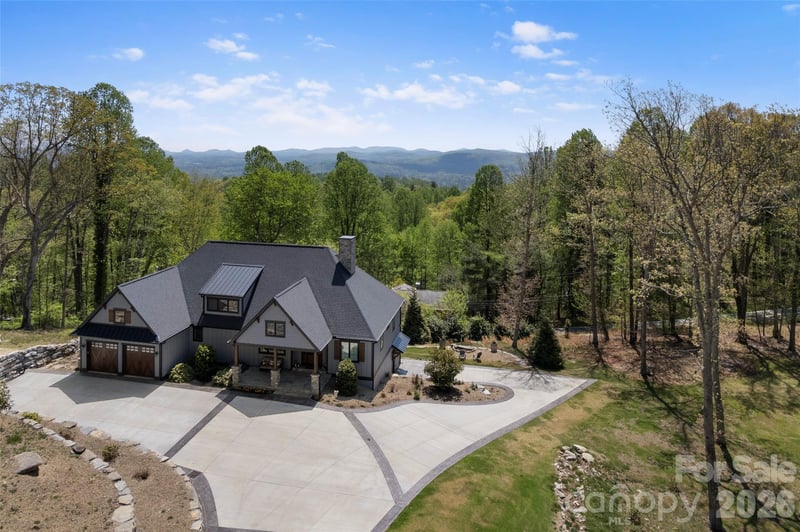 231 Tower Cir, Hendersonville, NC 28739