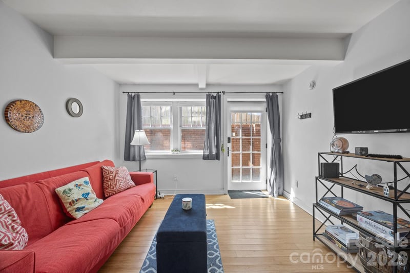 37 Hiawassee St #W102, Asheville, NC 28801