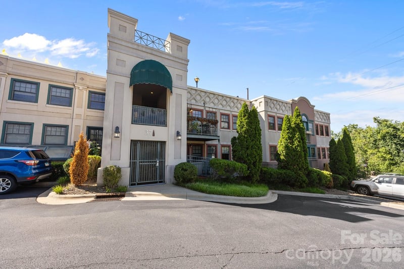 37 Hiawassee St #W102, Asheville, NC 28801