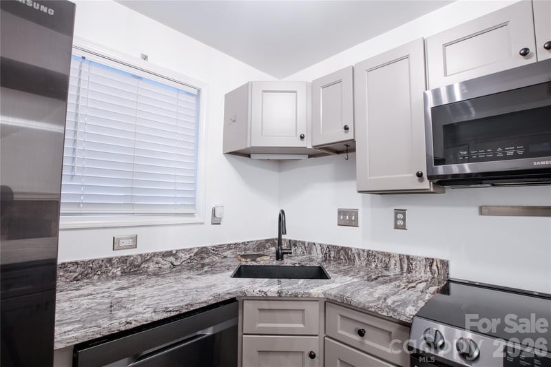 100 Willow Run Dr #2, Gastonia, NC 28056