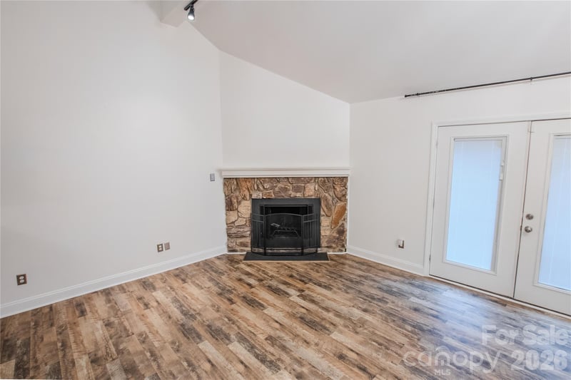 100 Willow Run Dr #2, Gastonia, NC 28056