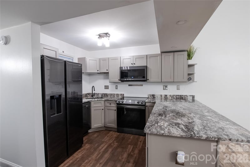 100 Willow Run Dr #2, Gastonia, NC 28056