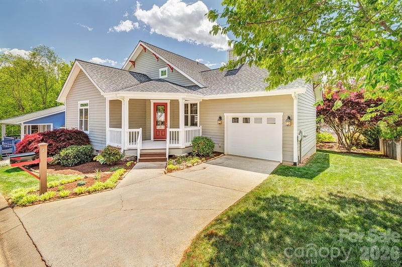 4 Olde Cottage Ln, Asheville, NC 28803