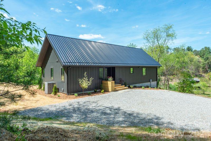 57 Mezzo Cv, Asheville, NC 28804